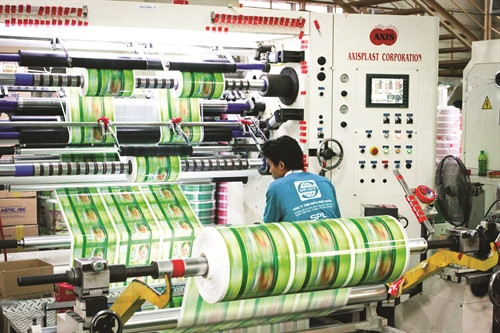 Cuộc chiến trong ngành nhựa Cuoc chien trong nganh nhua